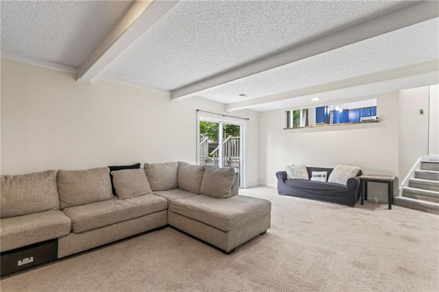 8216 NW Delta Drive, Kansas City, MO 64151