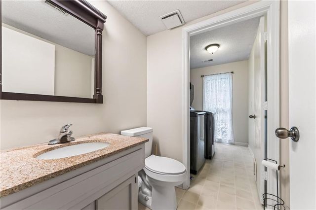 8216 NW Delta Drive, Kansas City, MO 64151