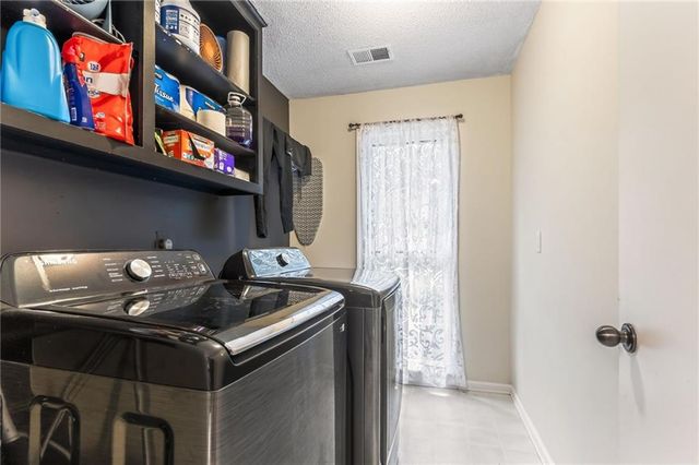 8216 NW Delta Drive, Kansas City, MO 64151