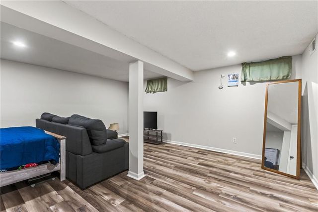 8216 NW Delta Drive, Kansas City, MO 64151