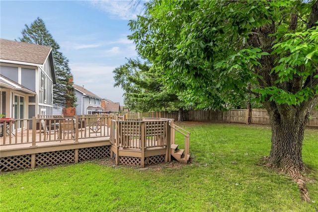 8216 NW Delta Drive, Kansas City, MO 64151
