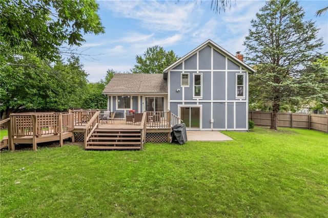 8216 NW Delta Drive, Kansas City, MO 64151