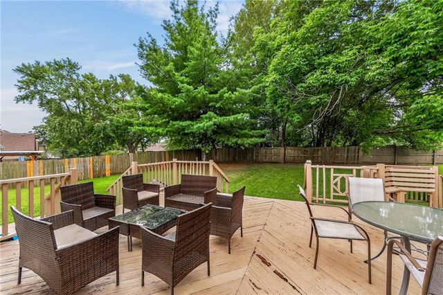 8216 NW Delta Drive, Kansas City, MO 64151
