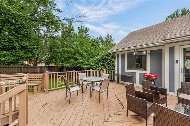 8216 NW Delta Drive, Kansas City, MO 64151