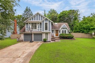 8216 NW Delta Drive, Kansas City, MO 64151