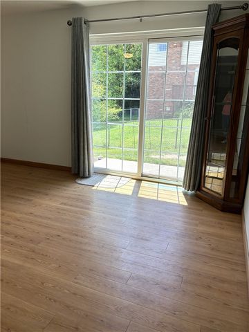 174 Woodstone Ln, New Kensington, PA 15068