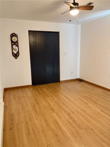 174 Woodstone Ln, New Kensington, PA 15068