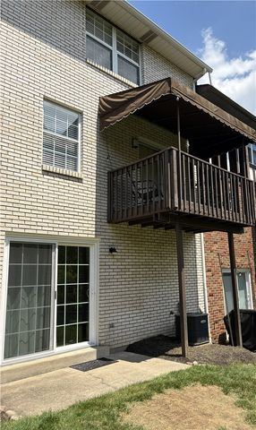 174 Woodstone Ln, New Kensington, PA 15068