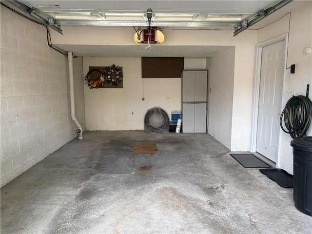 174 Woodstone Ln, New Kensington, PA 15068