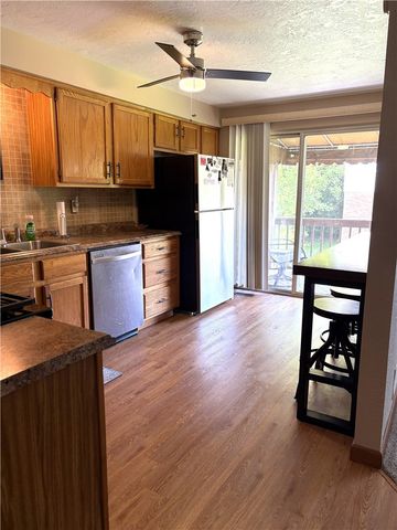 174 Woodstone Ln, New Kensington, PA 15068