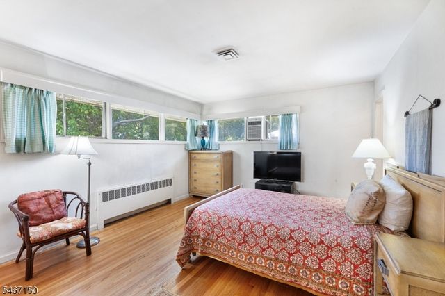 11 Hamilton Drive East, North Caldwell Boro, NJ 07006
