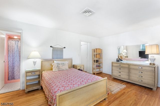 11 Hamilton Drive East, North Caldwell Boro, NJ 07006