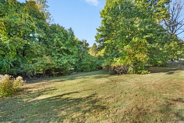 11 Hamilton Drive East, North Caldwell Boro, NJ 07006