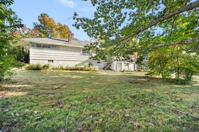 11 Hamilton Drive East, North Caldwell Boro, NJ 07006