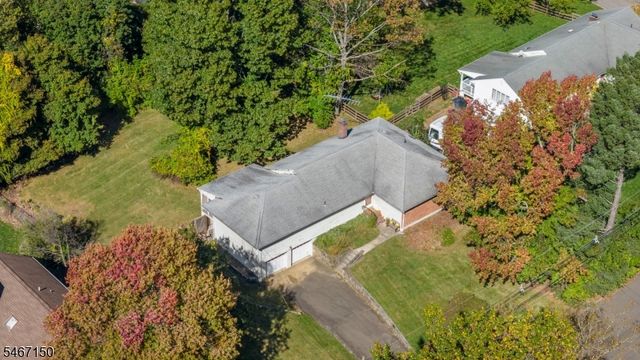 11 Hamilton Drive East, North Caldwell Boro, NJ 07006