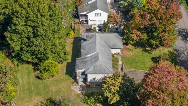 11 Hamilton Drive East, North Caldwell Boro, NJ 07006
