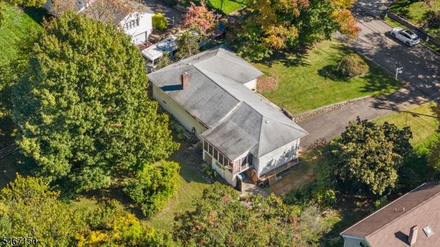 11 Hamilton Drive East, North Caldwell Boro, NJ 07006