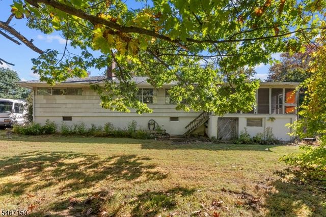 11 Hamilton Drive East, North Caldwell Boro, NJ 07006
