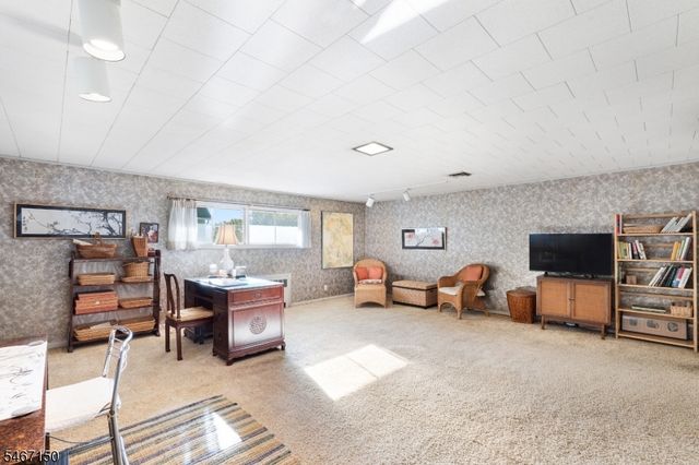 11 Hamilton Drive East, North Caldwell Boro, NJ 07006