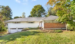 11 Hamilton Drive East, North Caldwell Boro, NJ 07006