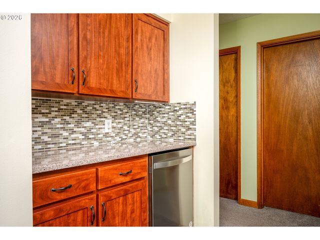 910 CORNELL Ave, Gladstone, OR 97027