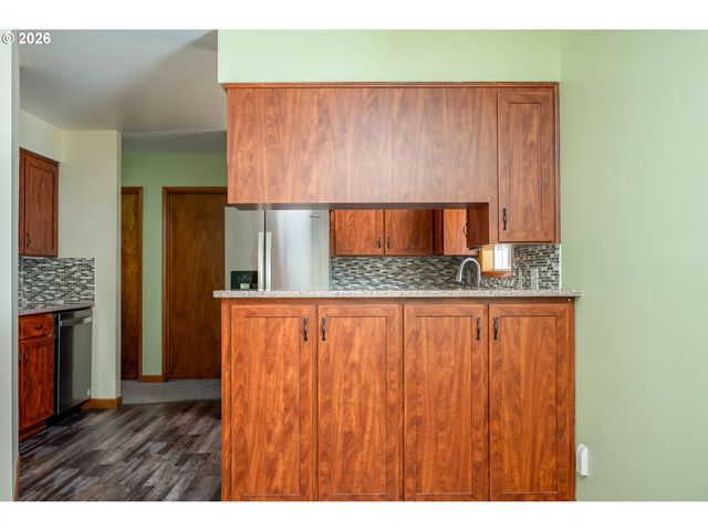 910 CORNELL Ave, Gladstone, OR 97027