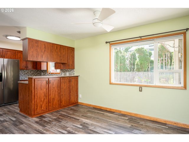 910 CORNELL Ave, Gladstone, OR 97027