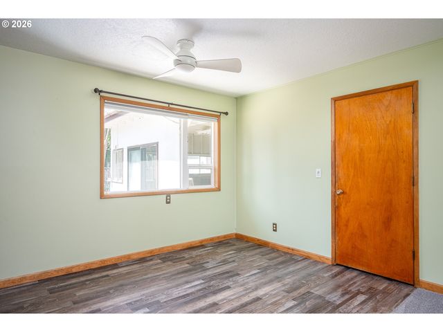 910 CORNELL Ave, Gladstone, OR 97027