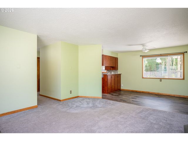 910 CORNELL Ave, Gladstone, OR 97027