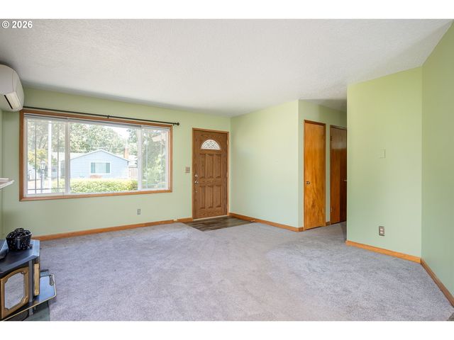 910 CORNELL Ave, Gladstone, OR 97027
