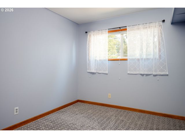 910 CORNELL Ave, Gladstone, OR 97027