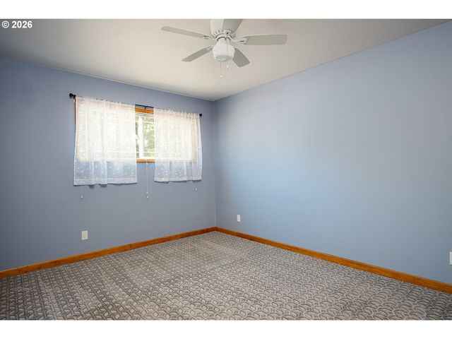 910 CORNELL Ave, Gladstone, OR 97027