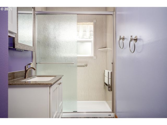 910 CORNELL Ave, Gladstone, OR 97027