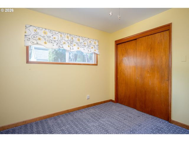 910 CORNELL Ave, Gladstone, OR 97027