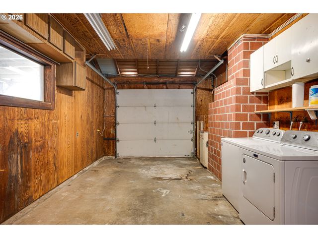 910 CORNELL Ave, Gladstone, OR 97027