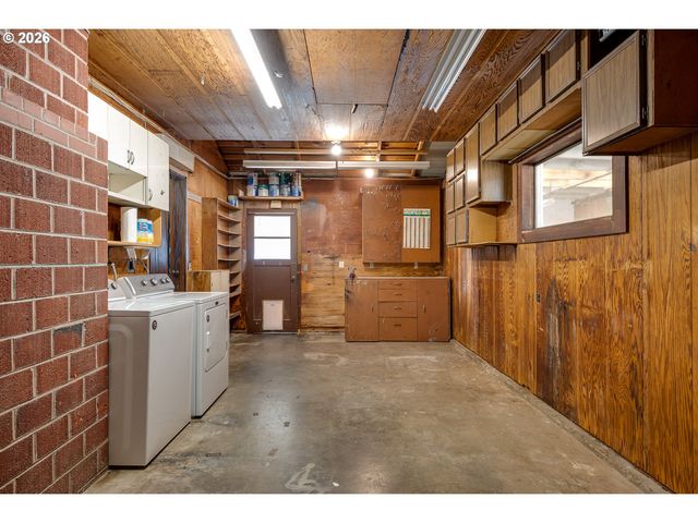 910 CORNELL Ave, Gladstone, OR 97027