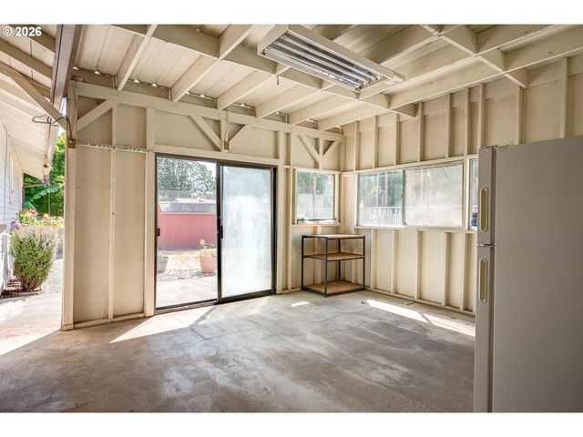 910 CORNELL Ave, Gladstone, OR 97027