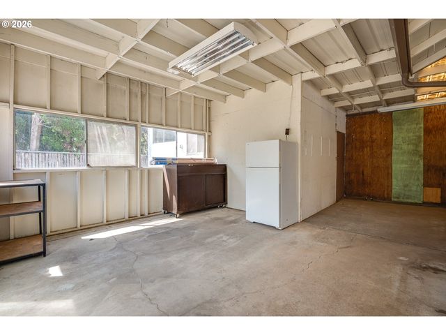 910 CORNELL Ave, Gladstone, OR 97027