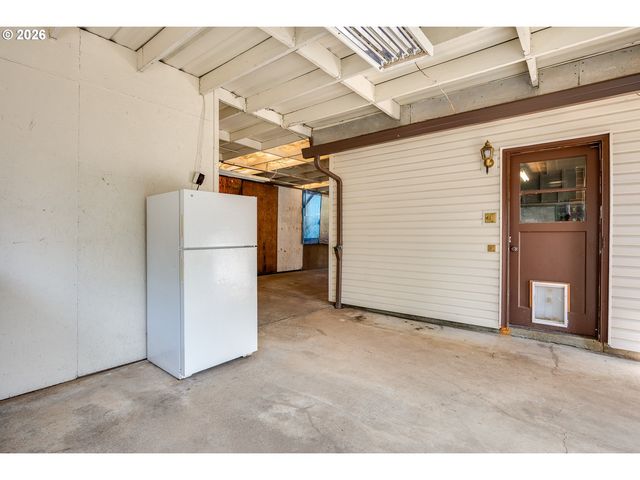910 CORNELL Ave, Gladstone, OR 97027