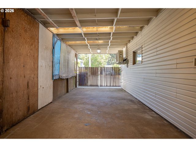 910 CORNELL Ave, Gladstone, OR 97027