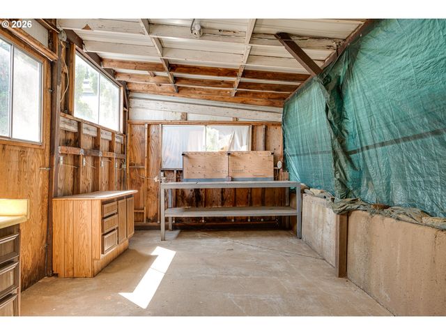 910 CORNELL Ave, Gladstone, OR 97027