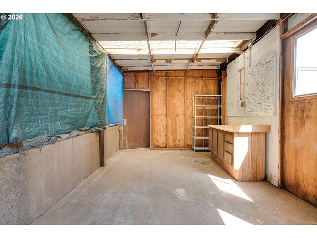 910 CORNELL Ave, Gladstone, OR 97027