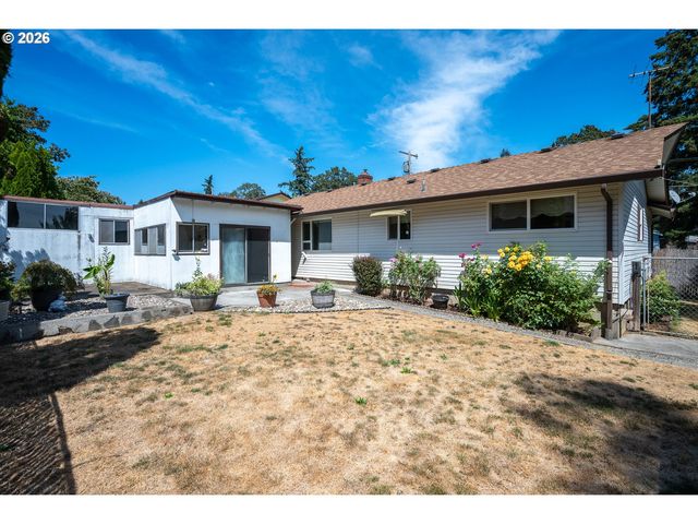 910 CORNELL Ave, Gladstone, OR 97027