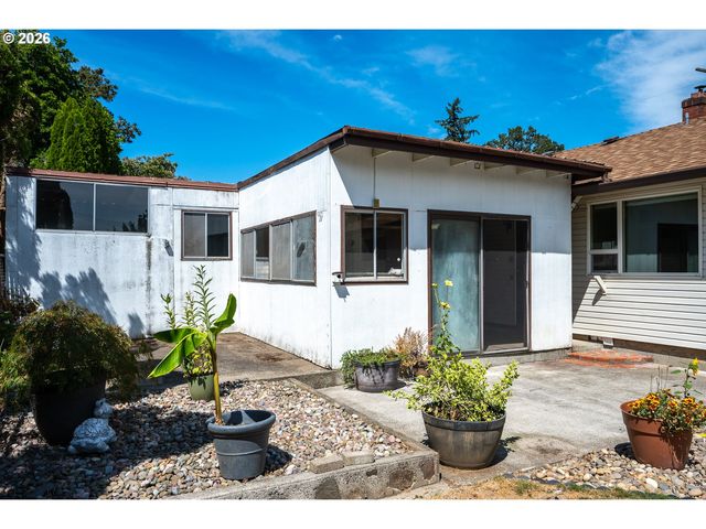 910 CORNELL Ave, Gladstone, OR 97027