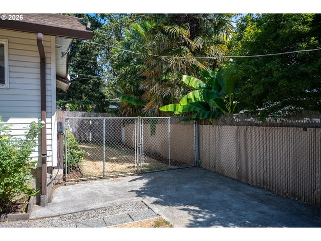 910 CORNELL Ave, Gladstone, OR 97027