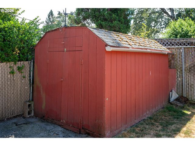 910 CORNELL Ave, Gladstone, OR 97027