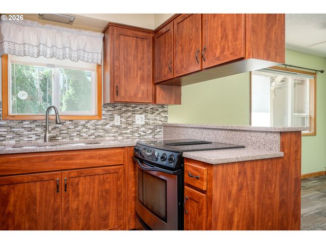 910 CORNELL Ave, Gladstone, OR 97027