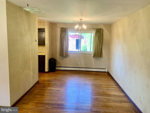 737 GIRARD AVE, Hamburg, PA 19526