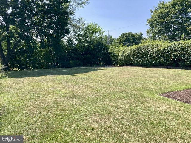 737 GIRARD AVE, Hamburg, PA 19526
