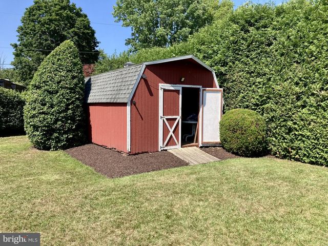 737 GIRARD AVE, Hamburg, PA 19526